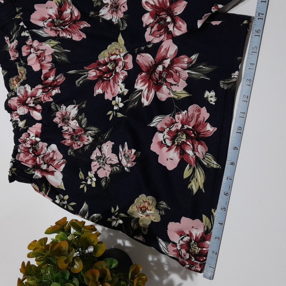 WOMENS FLORAL SHORTS 2XL - Picture 8 of 12